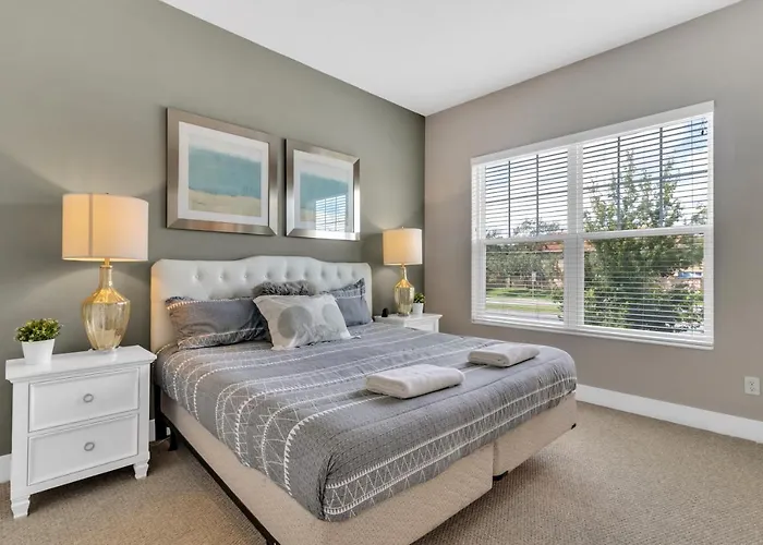 Lovely 4 Bedrooms, 4 Bathrooms House Near Disney
